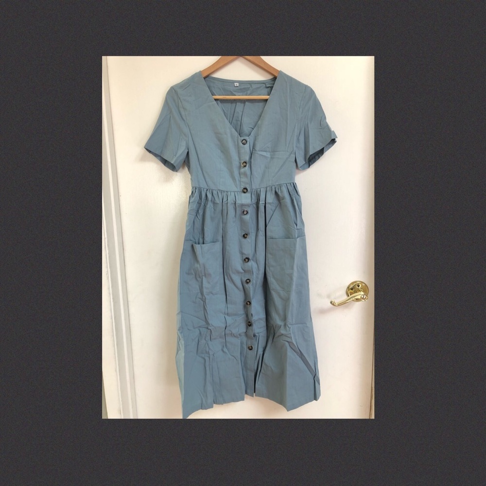 Button-front midi dress in dusty light blue, sz S